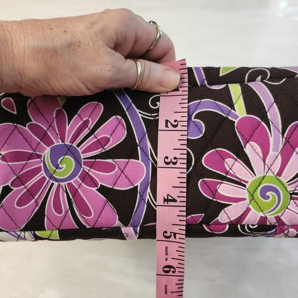 Vera Bradley, purple, punch, floral Gabby, quilted purse. - Picture 6 of 9